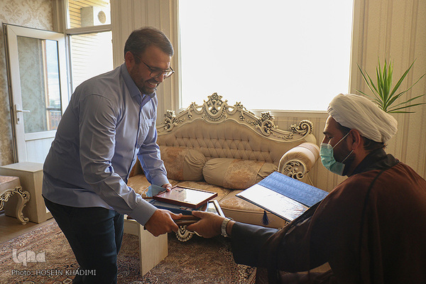 دیدار  رئیس اداره امور قرآنی اداره کل اوقاف استان مرکزی با حافظ سندروم داون