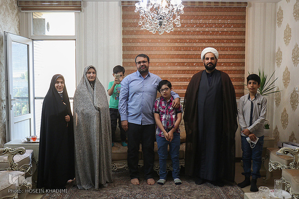 دیدار  رئیس اداره امور قرآنی اداره کل اوقاف استان مرکزی با حافظ سندروم داون