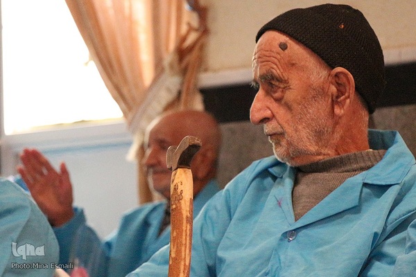 جشن میلاد حضرت علی (ع) در سرای سالمندان ابراهیم‌آباد اراک