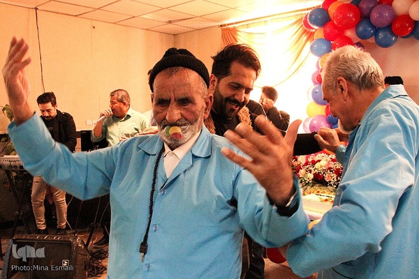 جشن میلاد حضرت علی (ع) در سرای سالمندان ابراهیم‌آباد اراک