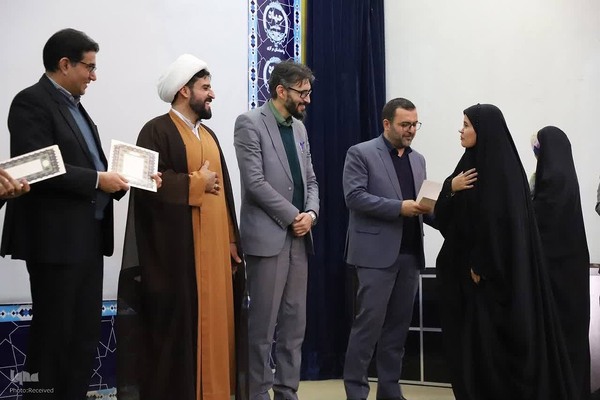 مراسم تجلیل از برگزیدگان دوازدهمین دوره مسابقات مناظره دانشجویی استان مرکزی