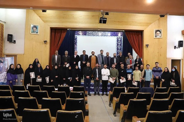 مراسم تجلیل از برگزیدگان دوازدهمین دوره مسابقات مناظره دانشجویی استان مرکزی