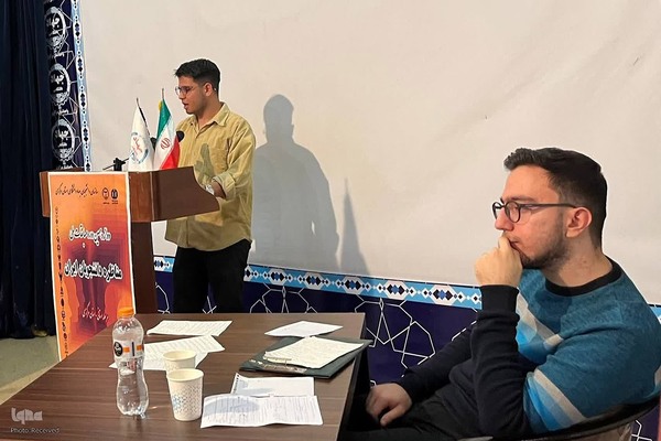 مراسم تجلیل از برگزیدگان دوازدهمین دوره مسابقات مناظره دانشجویی استان مرکزی