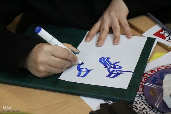 بازدید استاندار مرکزی از نمایشگاه قرآن