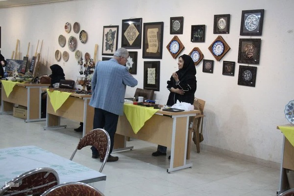 بازدید استاندار مرکزی از نمایشگاه قرآن