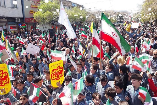 حمایت مردم اراک از حمله موشکی به اسرائیل