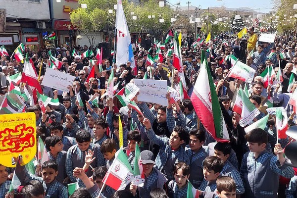 حمایت مردم اراک از حمله موشکی به اسرائیل