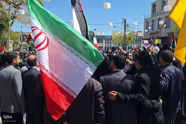 حمایت مردم اراک از حمله موشکی به اسرائیل