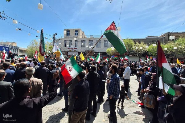 حمایت مردم اراک از حمله موشکی به اسرائیل