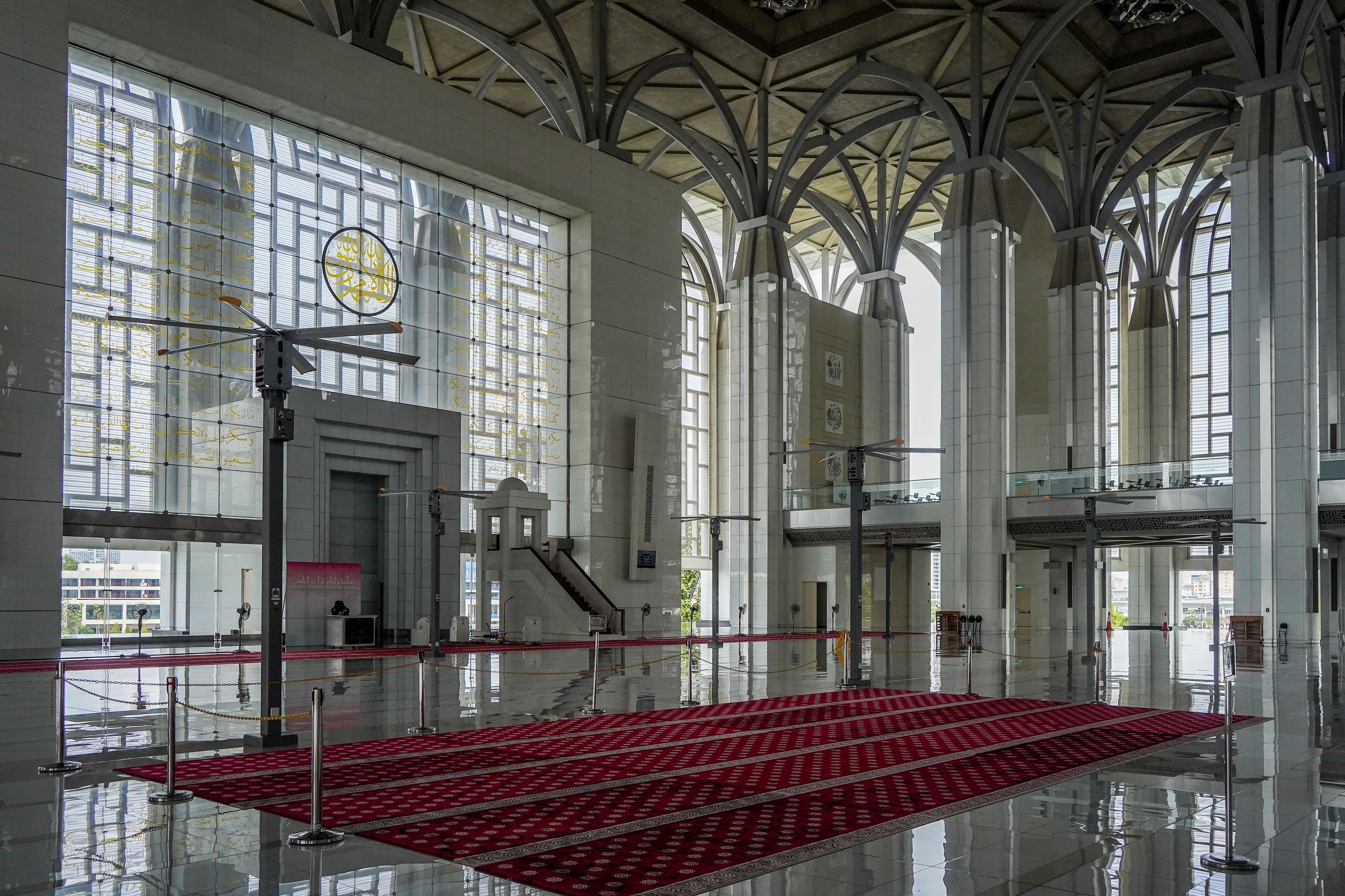 Masjid Besi Malaysia; Struktur Besi di atas Air