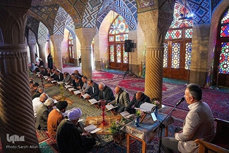 Recitazione del Corano nella Moschea Nasir ol-Molk